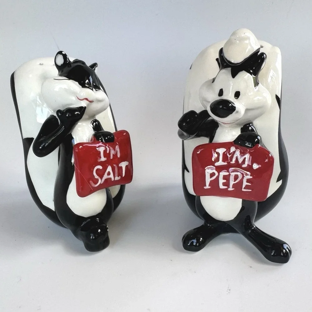 Salt & Pepper Shakers Pepé Le Pew Penelope Pussycat Skunk Cat Magnetic Ceramic